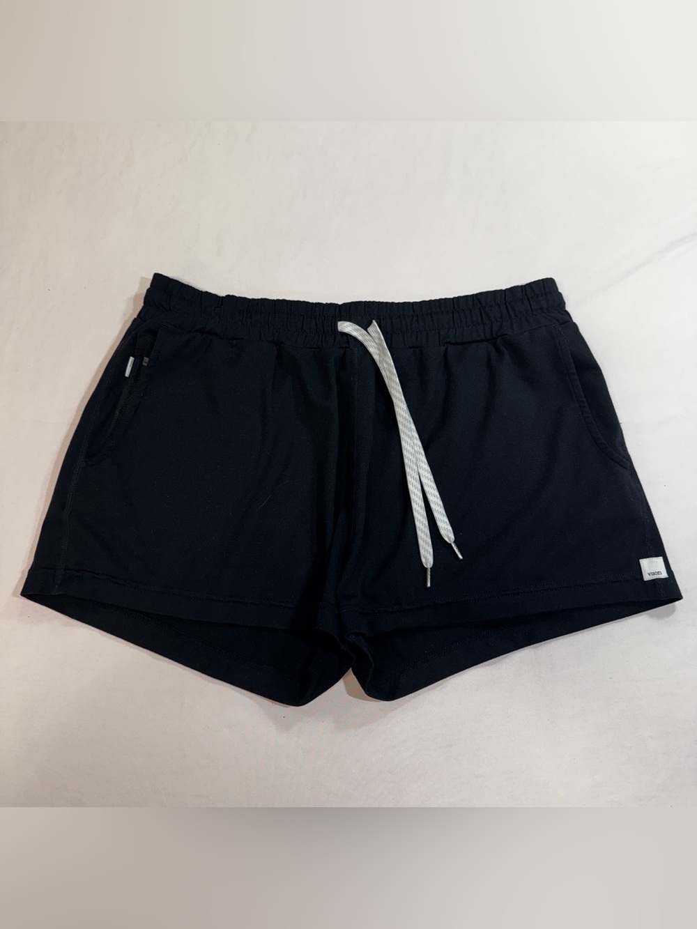 Vuori Halo 2.0 Shorts Womens L Black Performance Pocket Lounge VW339